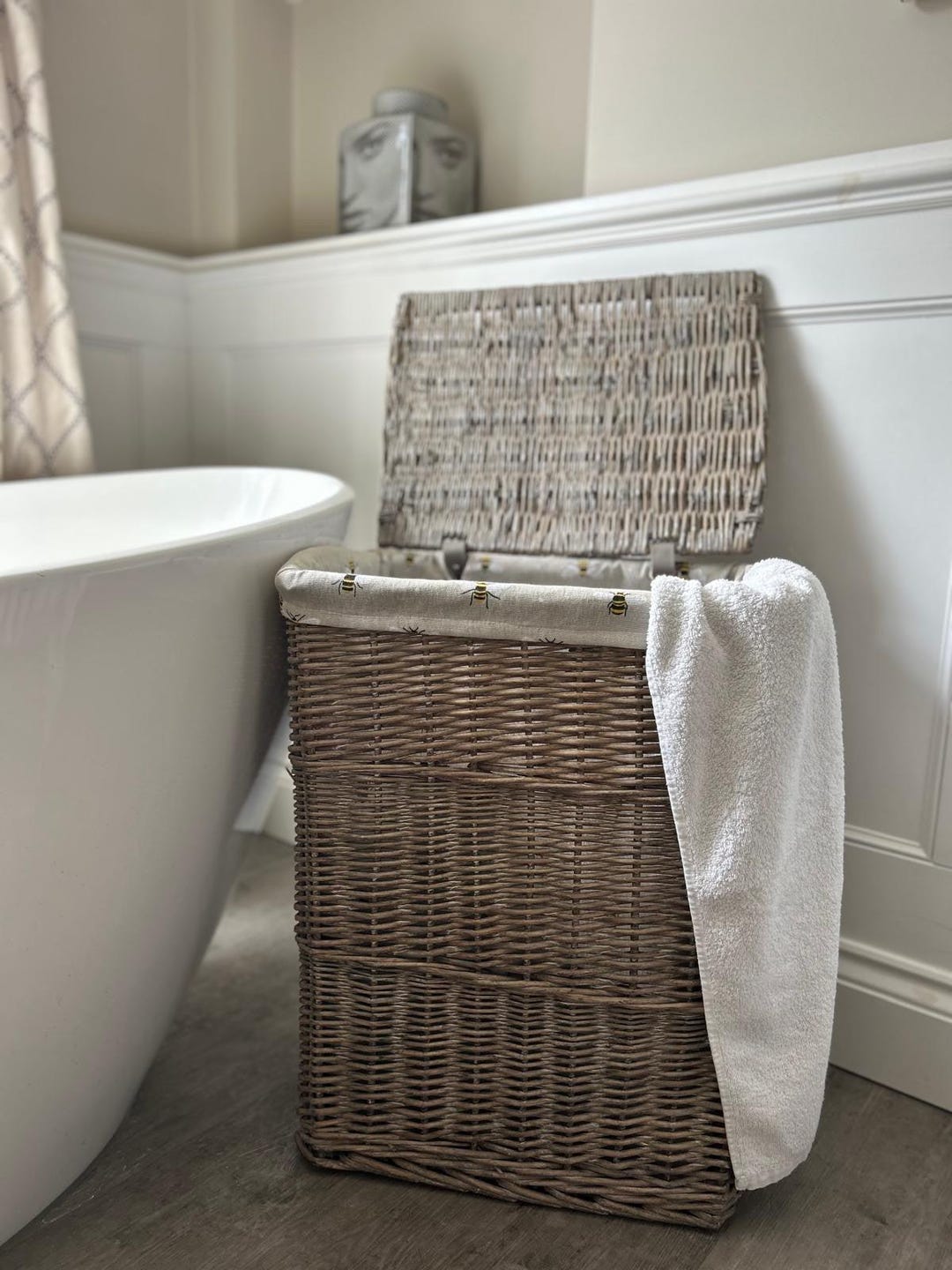 Lidded Laundry Basket Wicker Bumblebee Bee Lined Storage Washing Wash Basket